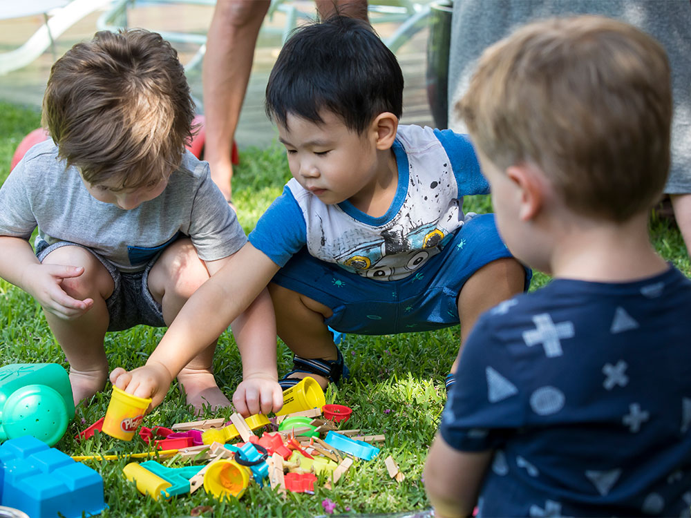 small childrens playing games