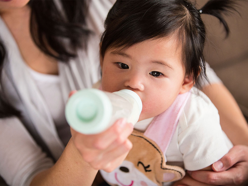 Weaning baby from hot sale formula to milk