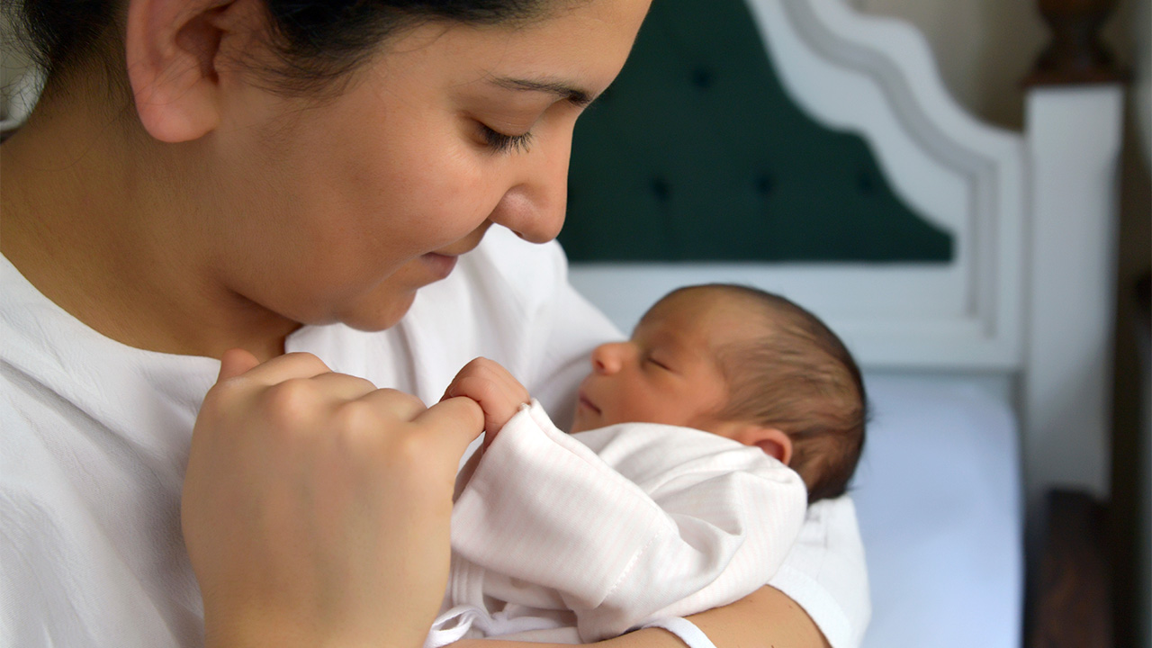 Newborn development: 0-1 month | Raising Children Network