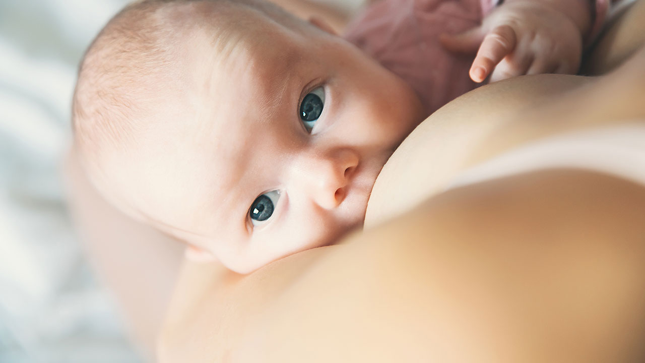 baby milk feeding