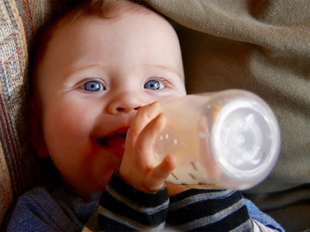 5 month old baby refusing bottle