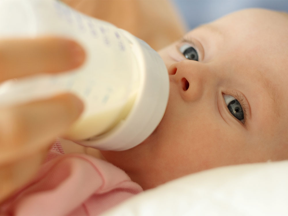 Formula Feeding Guide: How Much, a Schedule & Safety Tips