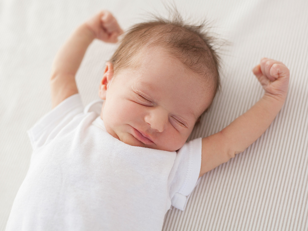 3 week old baby fussy store at night