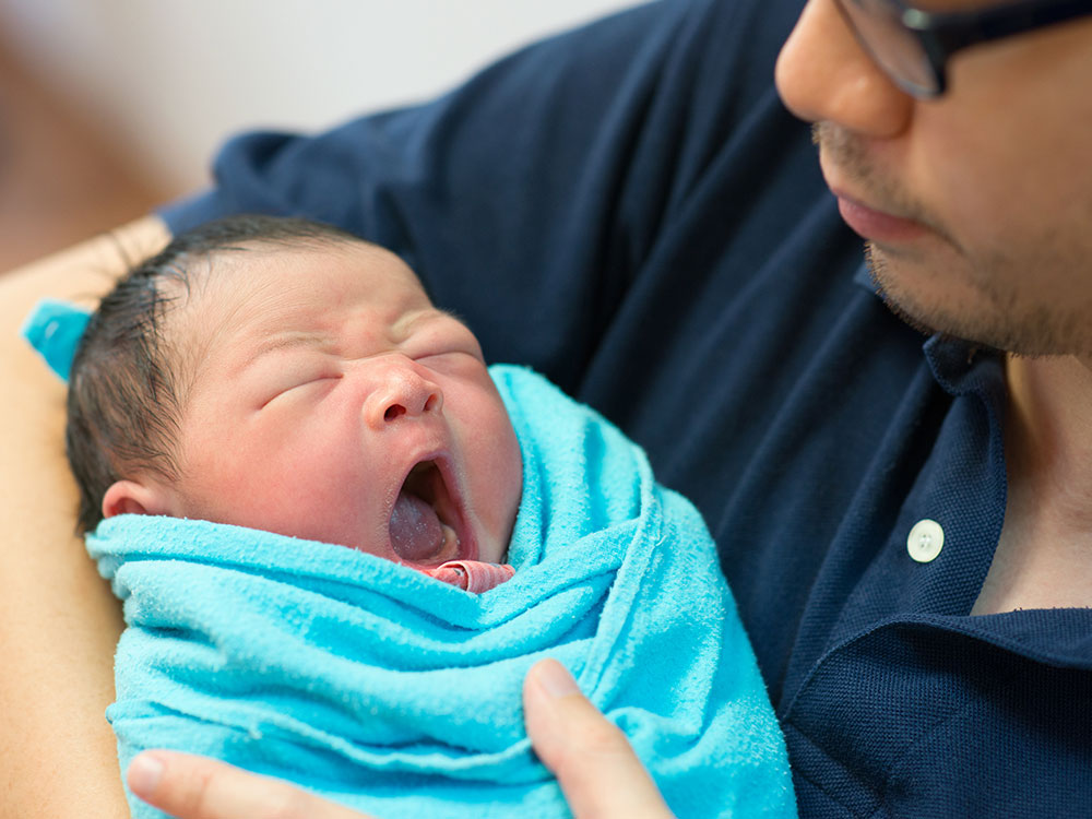https://raisingchildren.net.au/__data/assets/image/0026/48095/newborn-first-weeknarrow.jpg