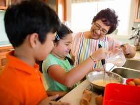 Preparing & sharing food: kids' activity