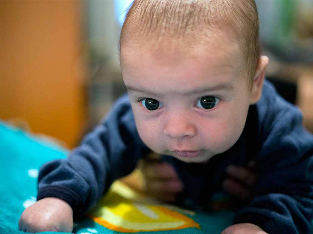 Plagiocephaly or flat head in babies | Raising Children Network