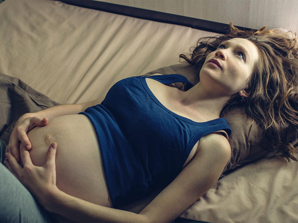 Pregnancy Meditation: De-Stress With These 7 Tips