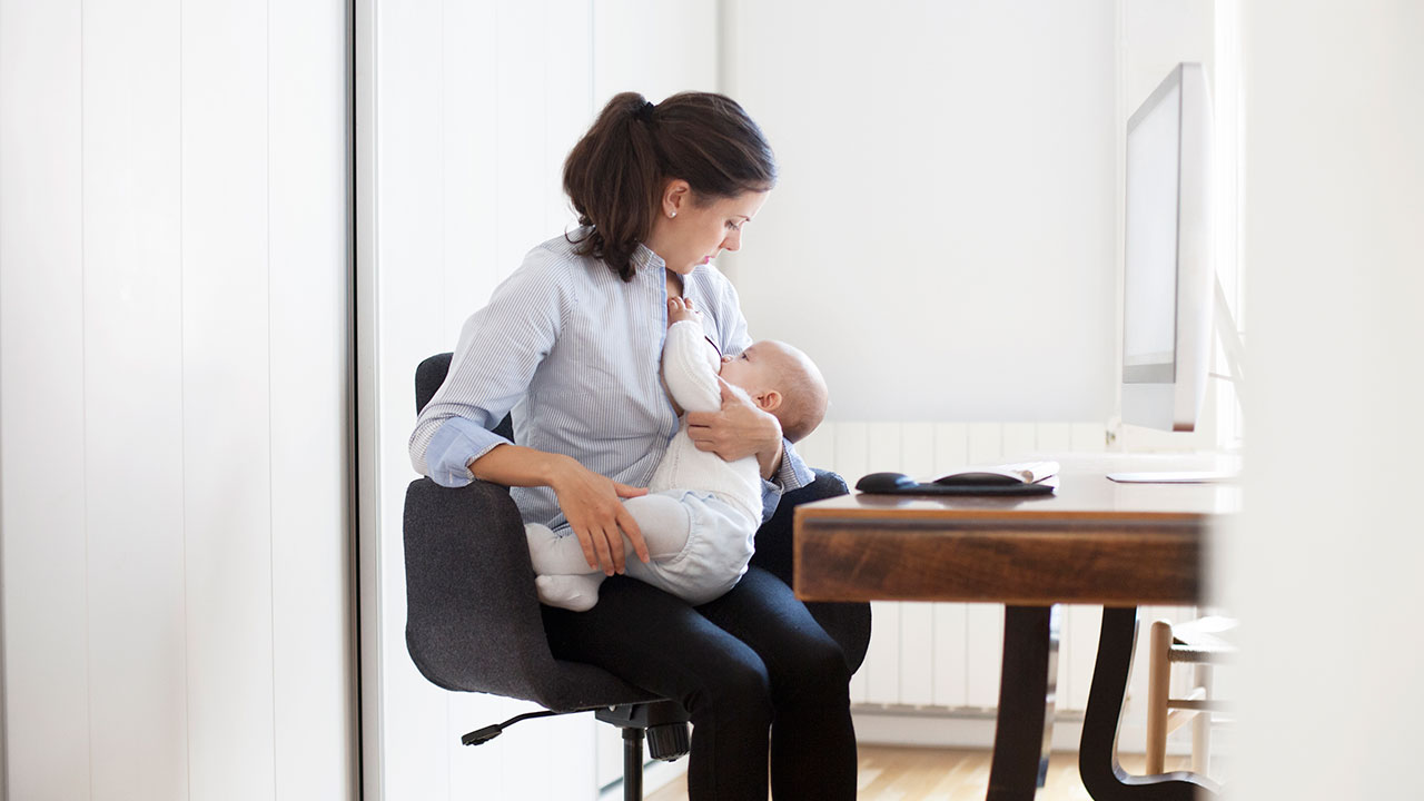 https://raisingchildren.net.au/__data/assets/image/0029/50969/breastfeeding-and-work.jpg