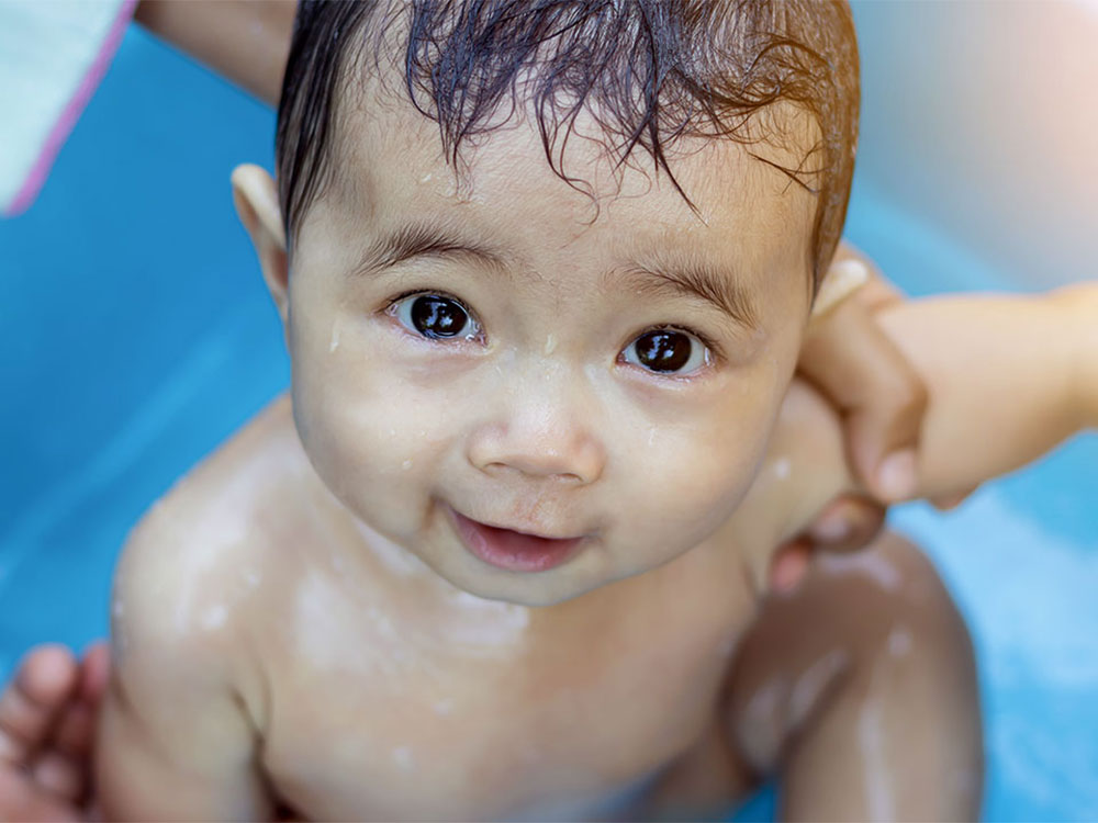 Baby Bath Time Steps To Bathing A, When Should I Stop Using A Baby Bathtub