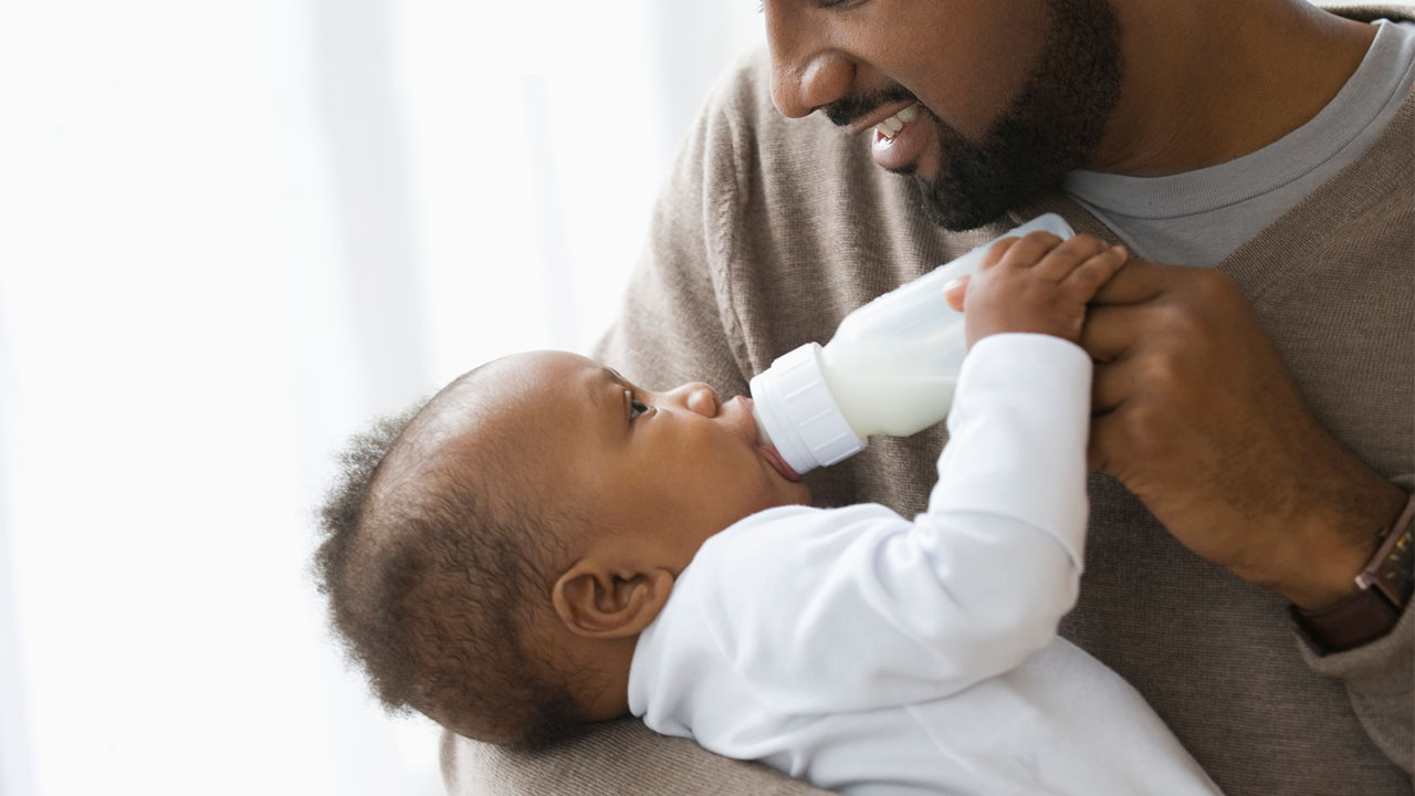 baby bottle feeding position