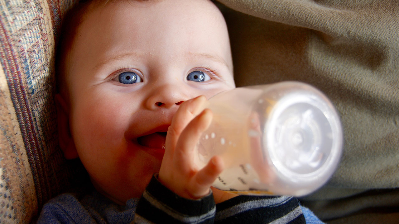 5 month old breastfed baby refusing bottle